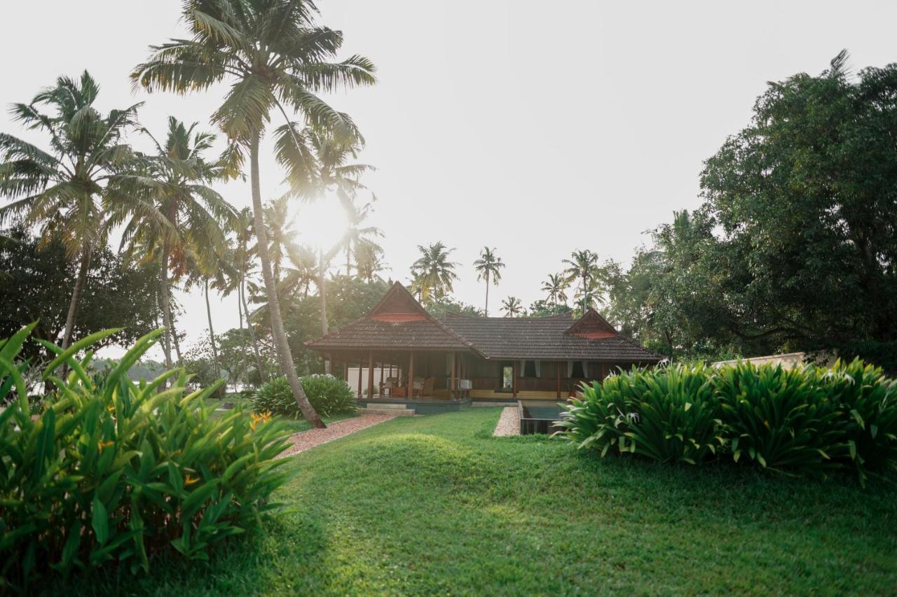 Vismaya Lake Heritage Turavur Ngoại thất bức ảnh